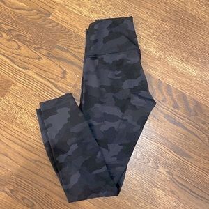 lululemon Wunder Train 25” black camo legging